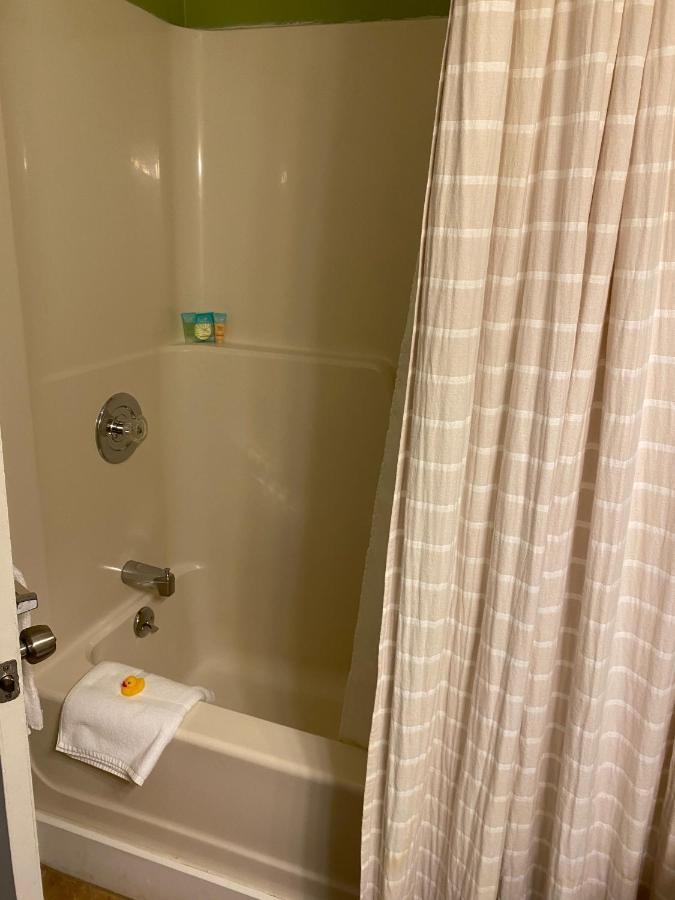 Bristol Suites Ngoại thất bức ảnh