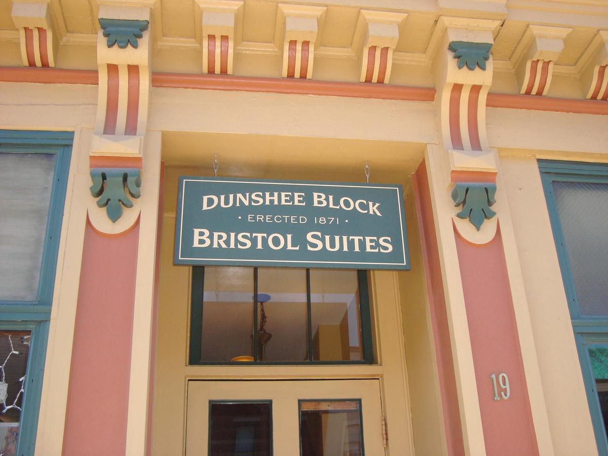 Bristol Suites Ngoại thất bức ảnh